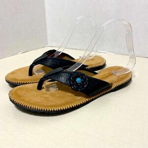 Manitobah - Women's Wasaga Flip Flops in Black - 9 NEW